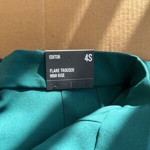 Editor High Waisted Trouser Flare Pant
Color: Deep Teal
Size: 4 Short